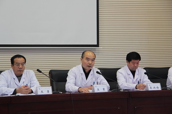 577f66b9320e1.jpg 獨(dú)山子醫(yī)院王重院長.jpg